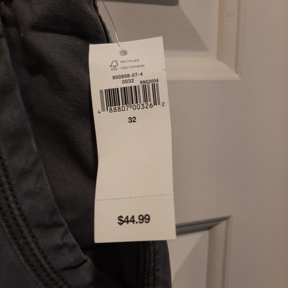 Brand new mens GAP grey cargo shorts (size 32) - Picture 3 of 4